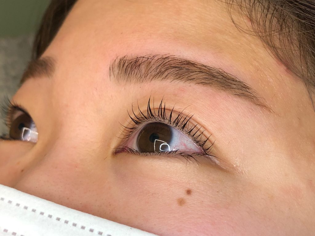 眉毛の綺麗も任せてください 梅田 西宮の美容室artefice アルテフィーチェ Belta ベルタ Cyan シアン Node ノード Elena エレナ Fig フィグ